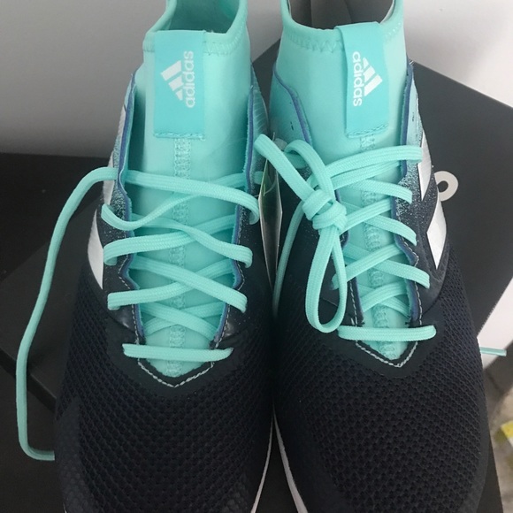 Adidas Soccer Shoes (BNWT) size 9.5 ladies - Picture 2 of 3